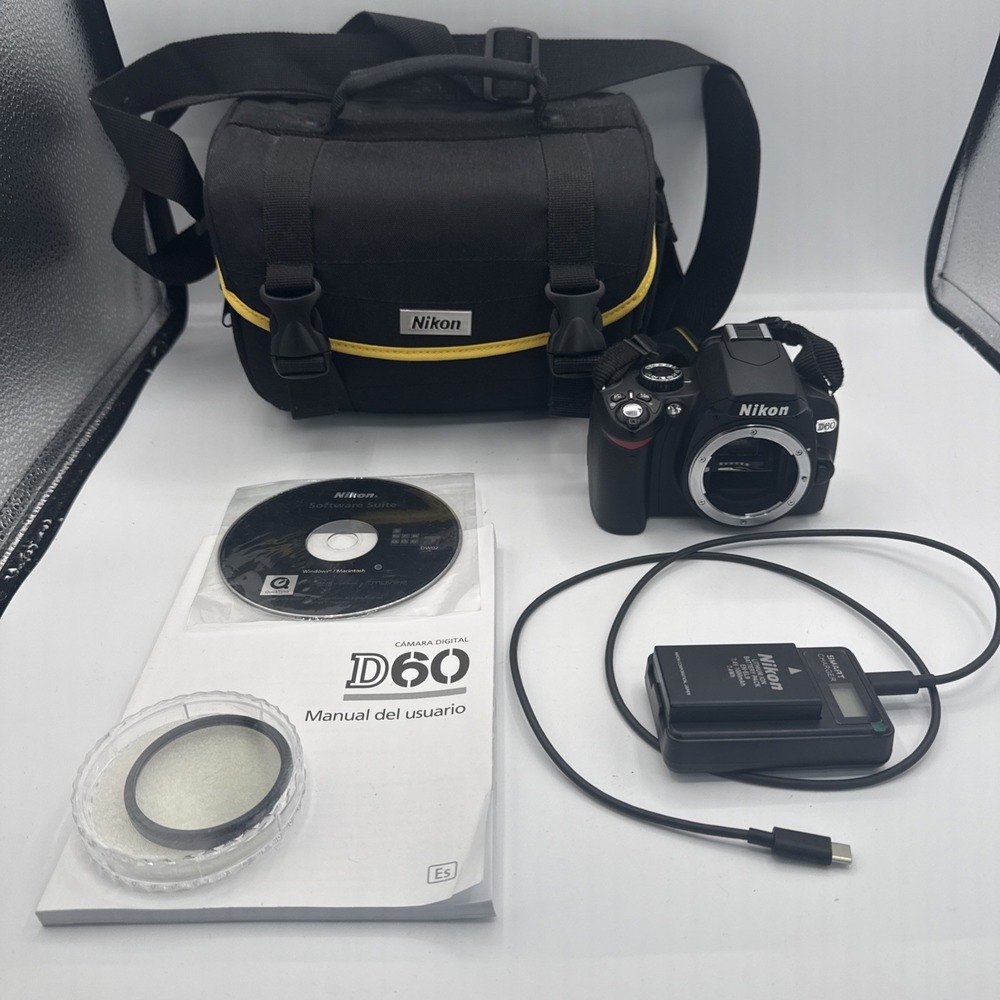 Nikon D60 10.2MP DSLR Camera Body Kit w/ Battery‎ Charger & Carry Bag Tested